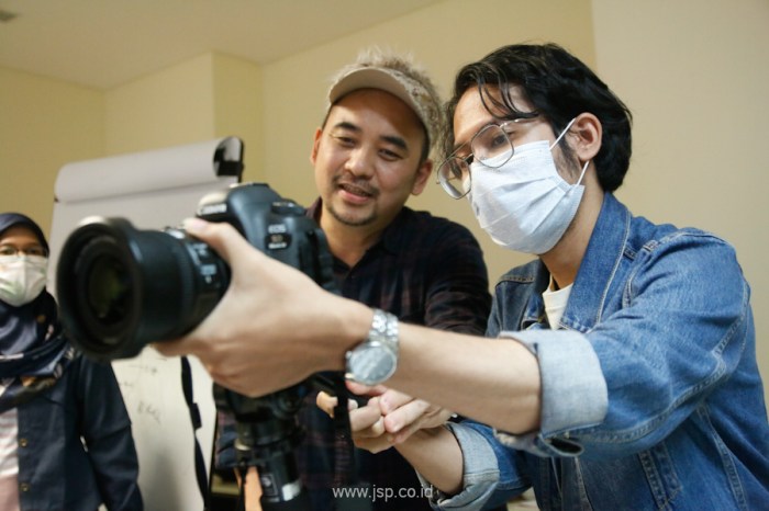 Creator Konten Gunakan AI untuk Produksi Cepat